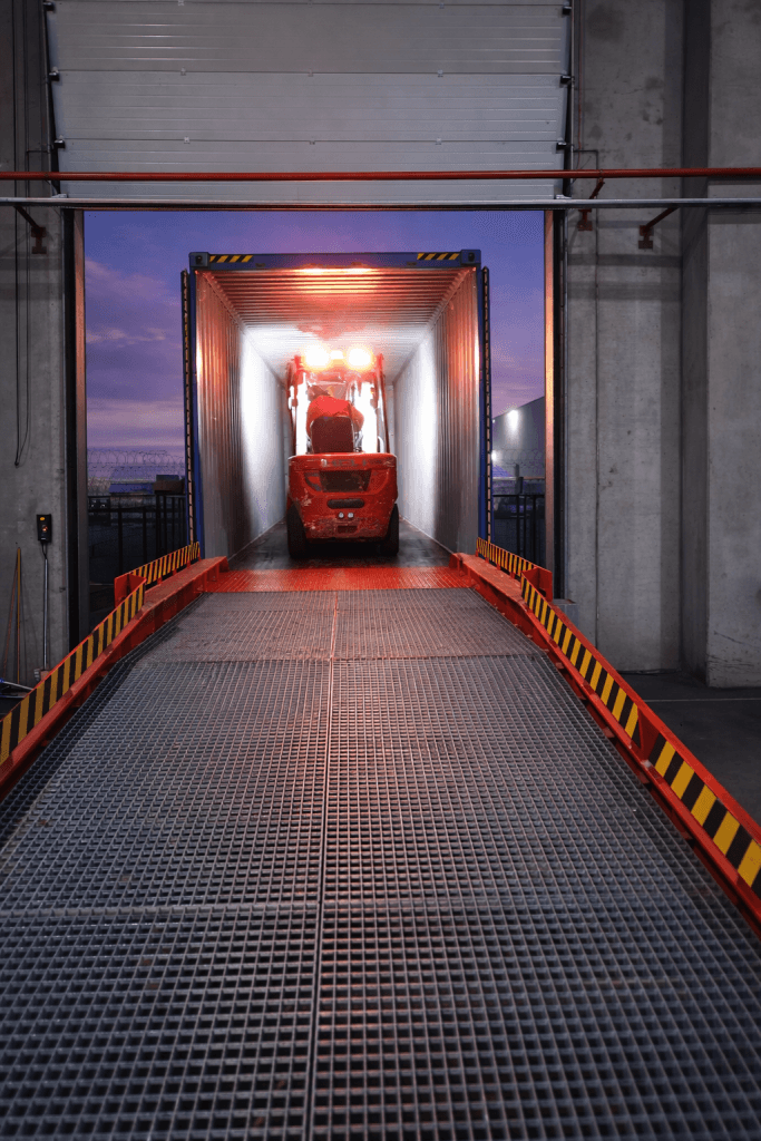 Fix Antrepo gümrüklü antrepo seyyar rampa konteyner forklift operasyonu