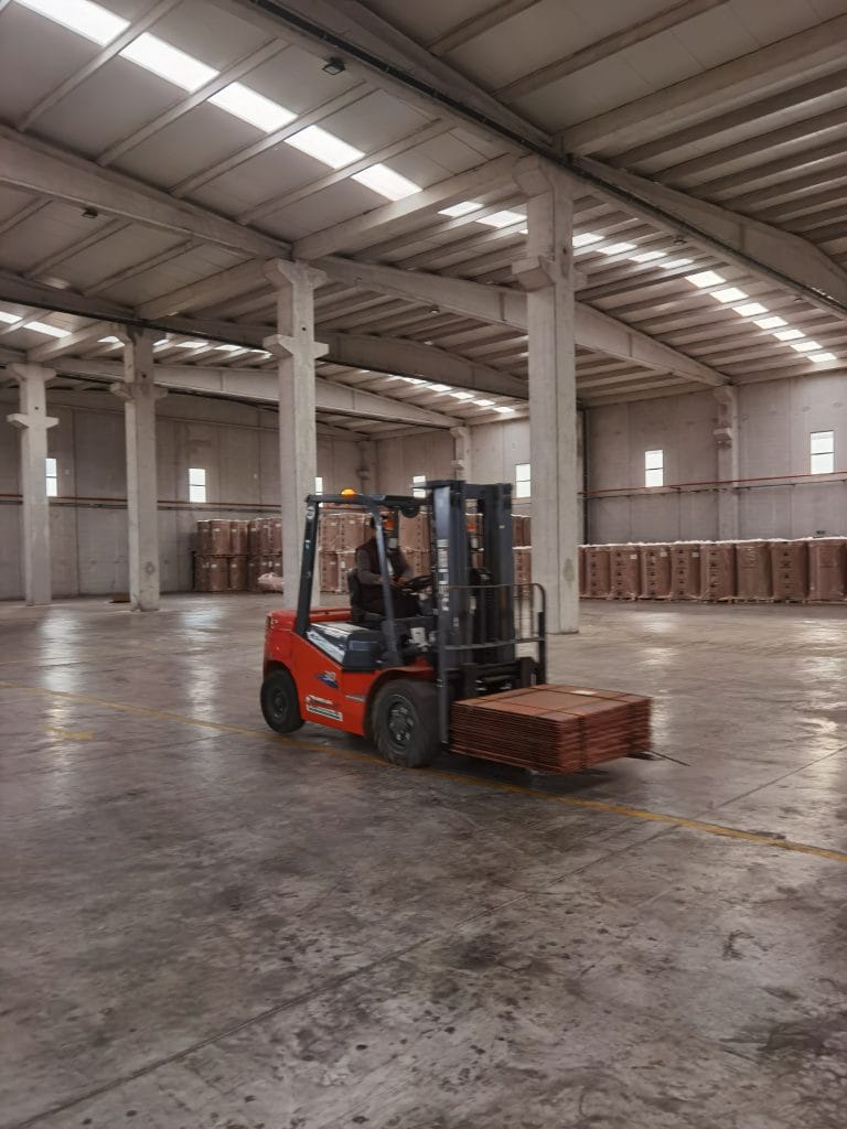 Fix Antrepo gümrüklü antrepo içinde forklift ile çalışan personel