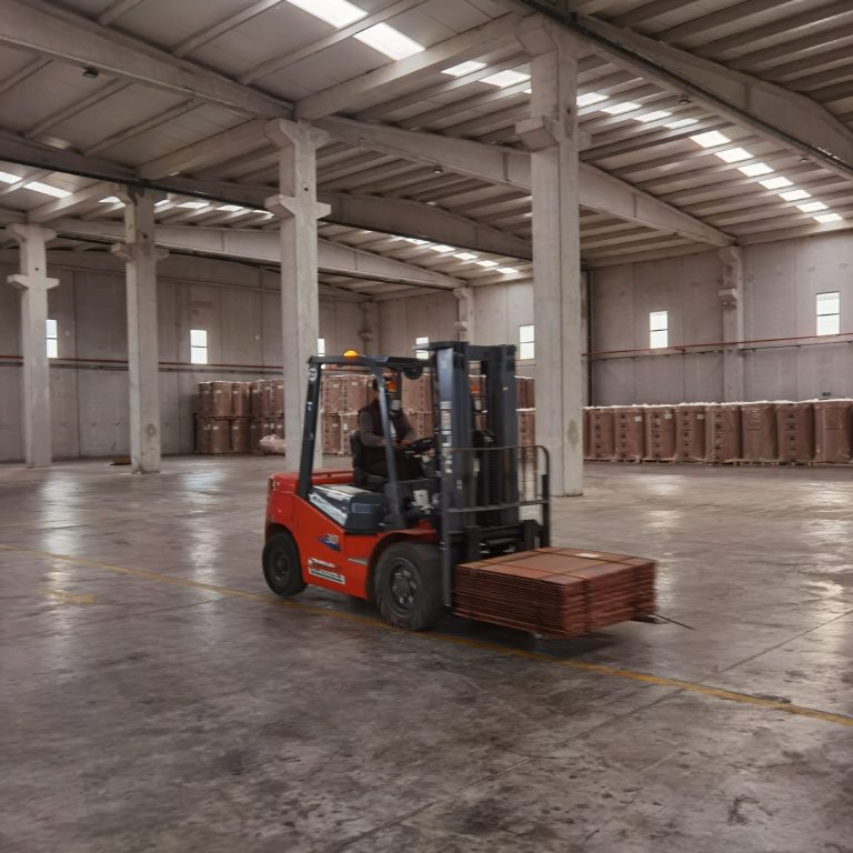 Fix Antrepo gümrüklü antrepo içinde forklift ile çalışan personel